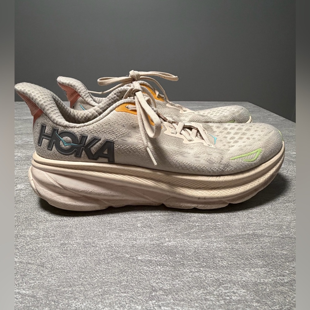 Hoka Clifton 9 in the Vanilla/Astral colorway Women’s Size 10B